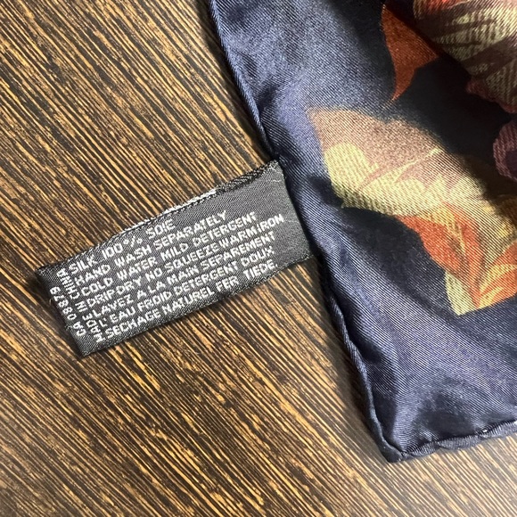 Silk scarf - Picture 3 of 7